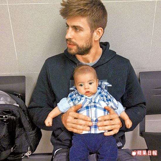 夏奇拉带男友与儿子办护照 幸福满溢(图)图片频