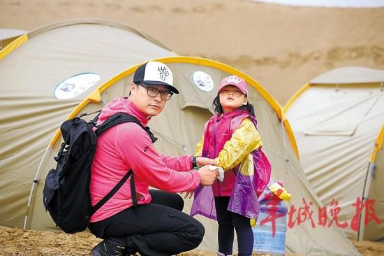 星妈热评《爸爸去哪儿》沙漠特辑 李湘抱怨王