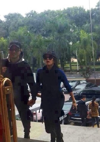  汪峰牵手章子怡 吃早茶 网友:不要打扰幸福 图片 