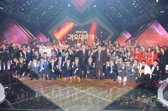 2013KBS歌谣大祝祭精彩集锦:EXO自我对决全