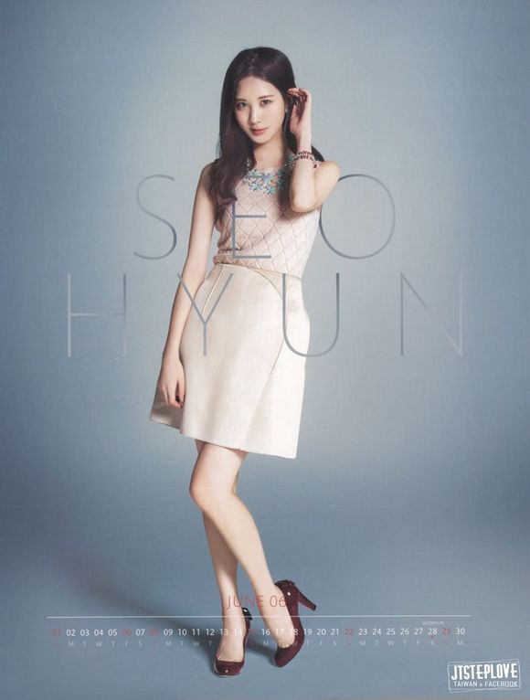 <em>少女时代</em>2014<em>台历</em>写真:孝渊美貌大变脸郑秀妍
