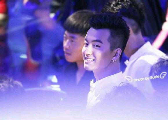 【组图】《快乐男声》颜色当道素颜揭秘:华晨