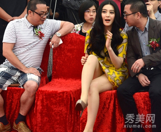  张馨予 入座走光 盘点女星 穿短裙 坐姿不雅泄春