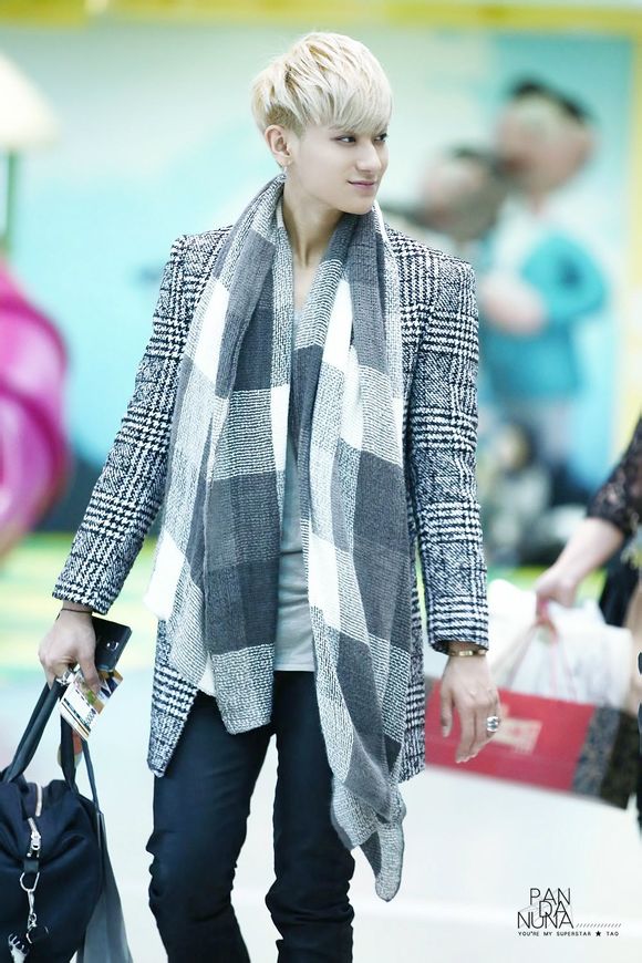 EXO过年回家机场故事看点十足 Kris吴亦凡为