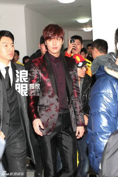 敏镐春晚效应微博发酵超预想 华谊兄弟幕后推