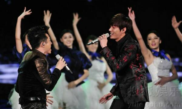 敏镐春晚效应微博发酵超预想 华谊兄弟幕后推