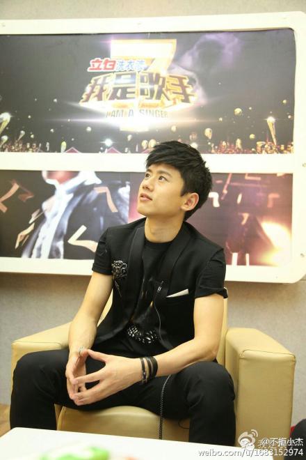 《 我是歌手 》 第八期排名 :张杰首夺冠邓紫棋成