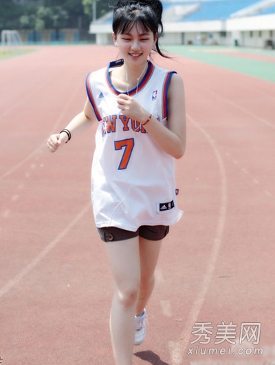 武大女神黄灿灿篮球服