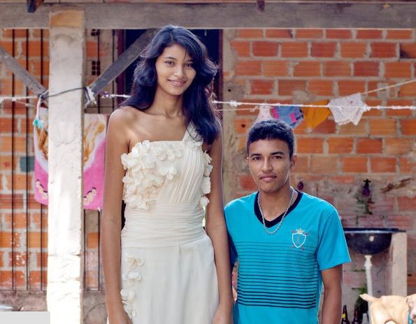 世界<em>最高妹</em>被求婚 <em>身高</em>不是距离真爱战胜一切