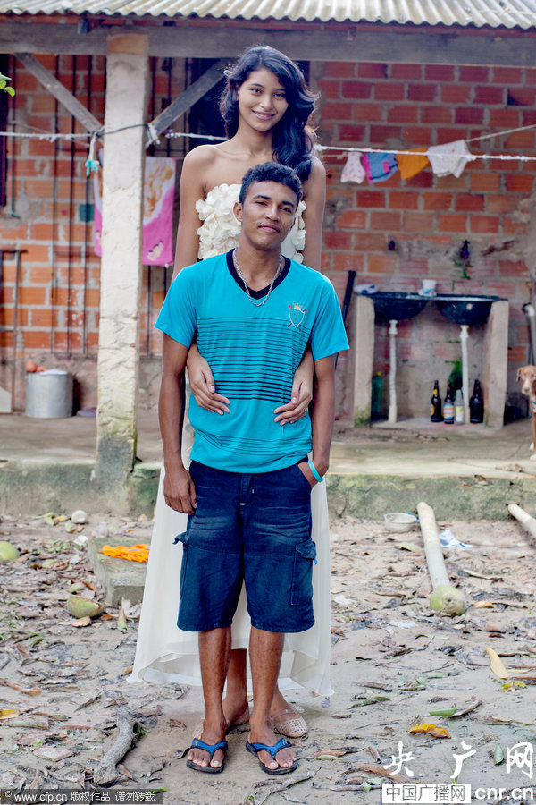 世界<em>最高妹</em>被求婚 <em>身高</em>不是距离真爱战胜一切