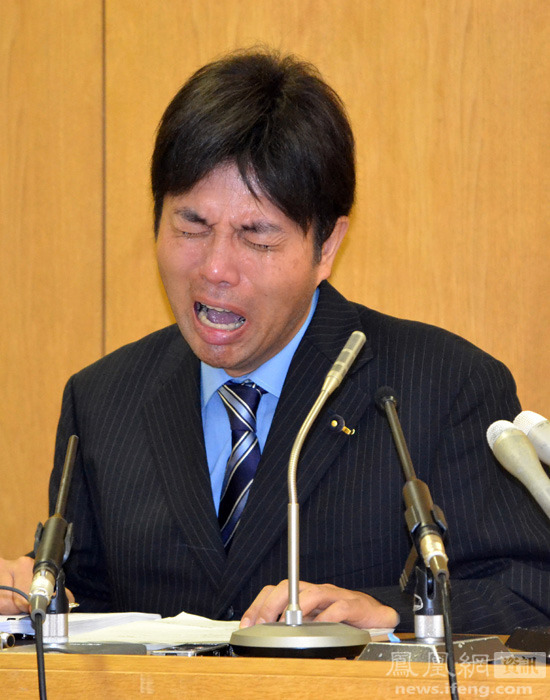 日本一官员自我辩解时痛哭流涕图片频道 - 海口