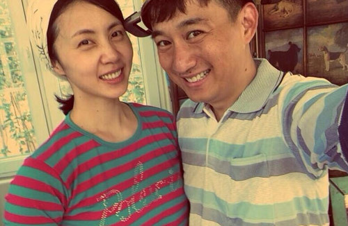 黄磊晒与娇妻情侣装照 调侃陆毅:比你好看_装扮_时尚_海口网