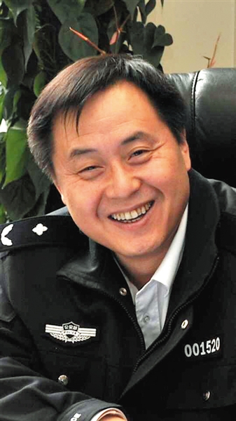 大学毕业后的24年,于天华一直努力让自己成为"支架":工作上,这位"