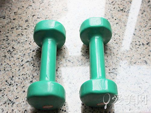 达人<em>2个月</em>瘦下来 <em>练出马甲线</em> 实现人生逆转_减