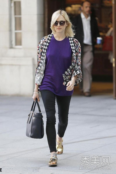 欧美女星示范<em>无胸罩</em>穿搭 激情上演夏日<em>诱惑</em>图