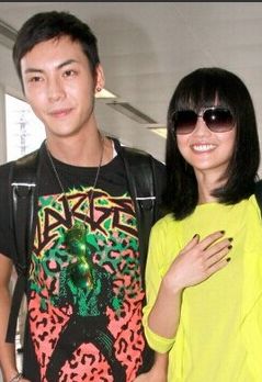 伟霆与Angebaby亲密照旧情史曝光 露骨短信外