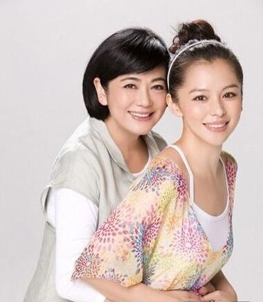 【明星母女颜值PK】王菲母女给跪了!_明星八