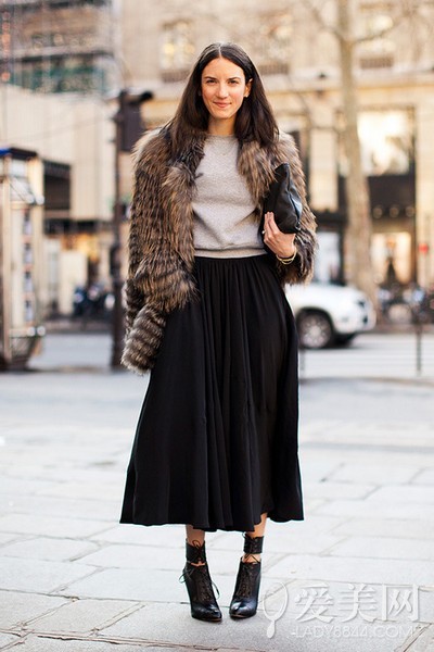 短裙out啦 中长裙不会搭?5款搭配暖和又时尚_