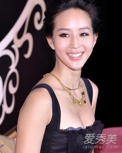 林志玲杨幂柳岩美胸pk 大秀性感事业线_明星八