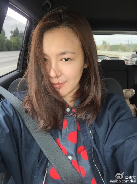 李艾与老公游美国 晒素颜照自曝没洗头(图)_