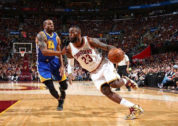 里程碑!詹皇季后赛总分破五千 比肩乔丹科比_