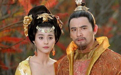 人蛇恋!为什么寡妇偏爱与蛇同居?_娱乐快报_娱