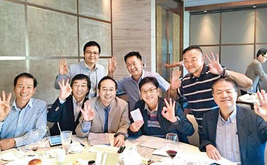 谭咏麟中三T!经理人:只是与友买开心一下_七嘴