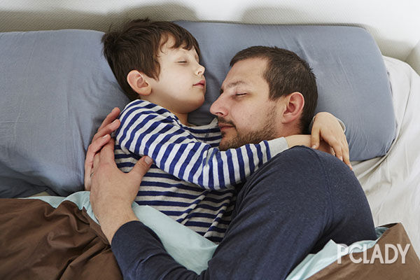 戴<em>胸罩</em>趴着睡! 10个入睡习惯极其伤身_最新热