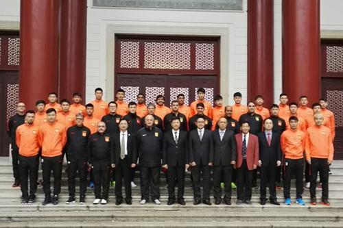 广州市长会见恒大球员教练 赞恒大是广州骄傲