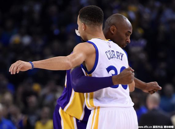 霍里:库里已超越巅峰期科比 他现在太疯狂_体
