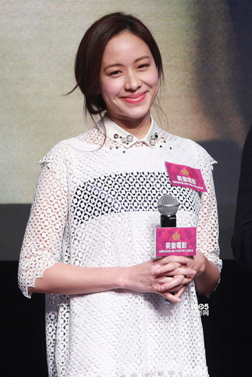 林嘉欣出演老公首部电影 遭张学友拥吻性骚扰