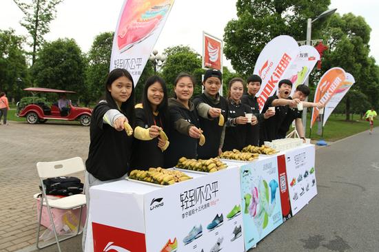 一面青山一面城 李宁10公里路跑联赛长沙站完