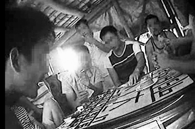 小卖部女店主为赌博提供场地从中获利 被行拘