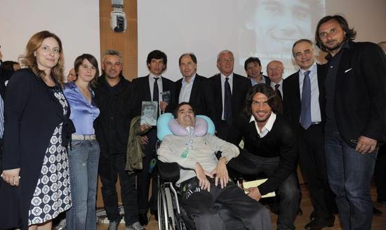 C罗温情一幕!邀请去世名将妻子观看欧洲杯决