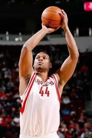 笑cry!NBA历史上10大搞笑投篮姿势 奥胖榜上有