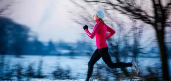 并不是穿的越多越好!冬季跑步到底需要什么装