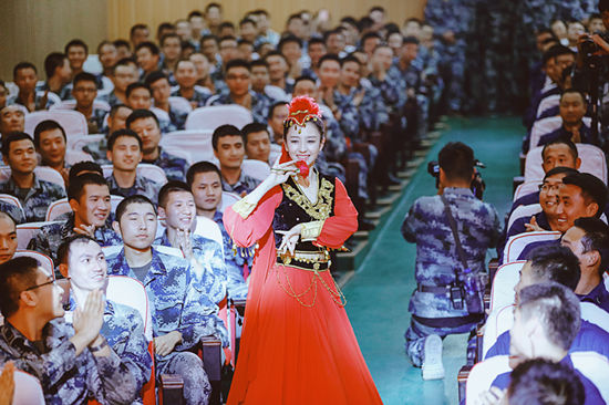 佟丽娅跳新疆舞福利大放送超治愈系暖心励志