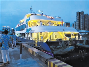 海口首艘水上夜游游轮首航 游客可在秀英港客运站购票