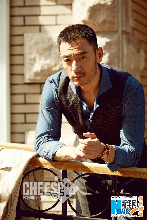 李光洁秋日街拍大片 示范熟男秋冬潮流穿搭_时