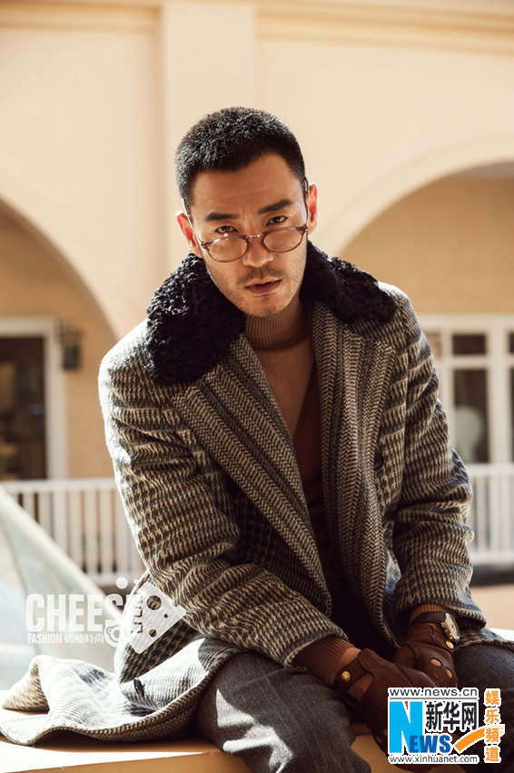 李光洁秋日街拍大片 示范熟男秋冬潮流穿搭_时