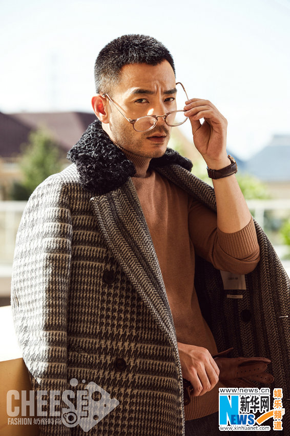 李光洁秋日街拍大片 示范熟男秋冬潮流穿搭_时