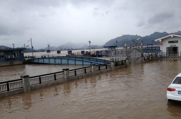 强台风菲特逼近 浙江苍南瞬间风力超17级