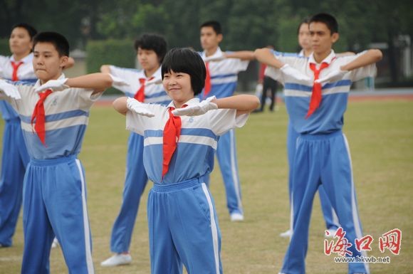 海口举行中小学生第三套系列广播体操比赛