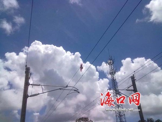 孔明灯致海南东环铁路今日7趟动车晚点