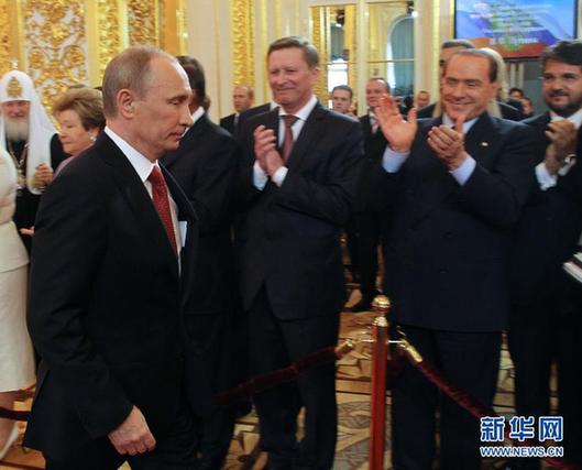 俄罗斯总统就职典礼举行 普京前往克里姆林宫