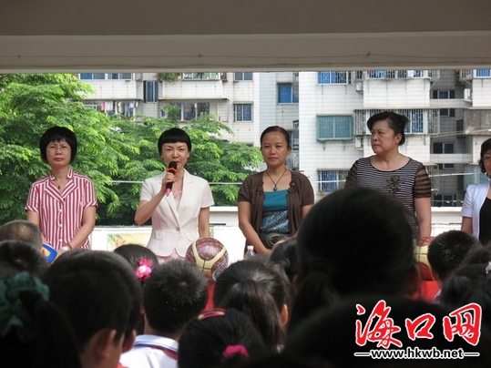 关爱儿童健康成长 海口六一慰问团学校送欢乐