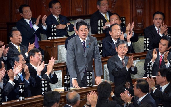 安倍正式当选日本第96任首相新内阁人选确定