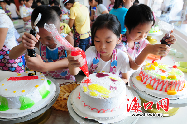 海口60名小营员参加“烘焙DIY”夏令营 亲手做蛋糕_原创_聚焦海口_海口网