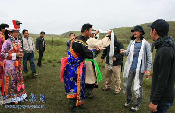 肃南裕固族特色饮食文化受到美国电视台关注_