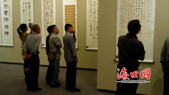 学雷锋书法作品展海南博物馆开展 现50米《雷